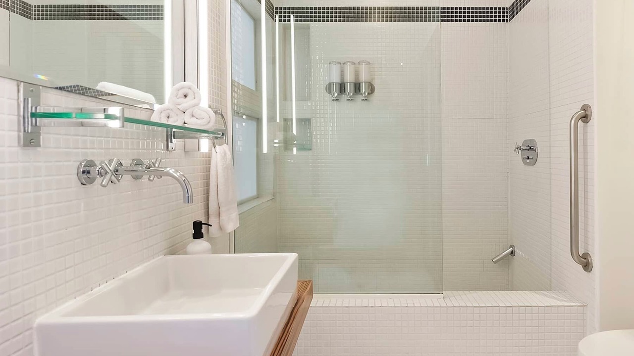 Photo of Bathroom in Eastern Malibu