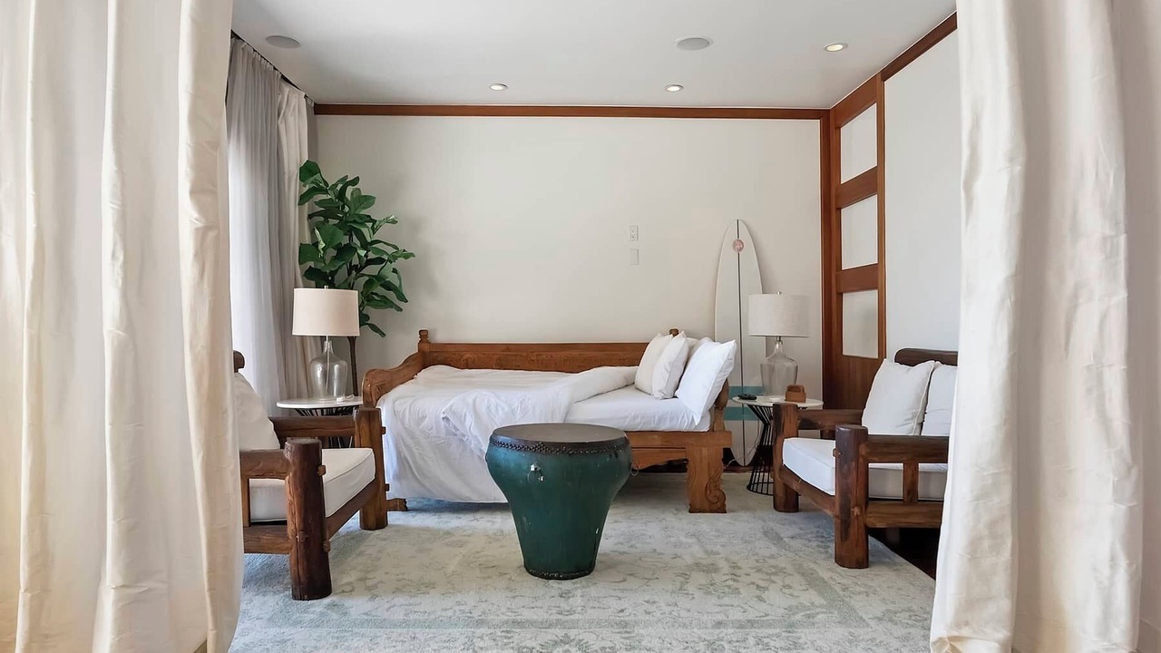 Photo of Bedroom in Eastern Malibu