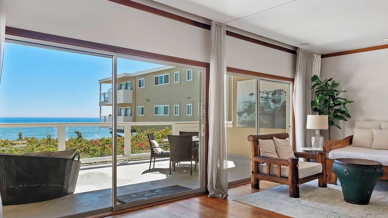 Photo of Livingroom in Eastern Malibu