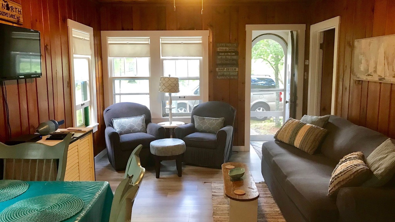 Photo of Livingroom in Higgins Lake