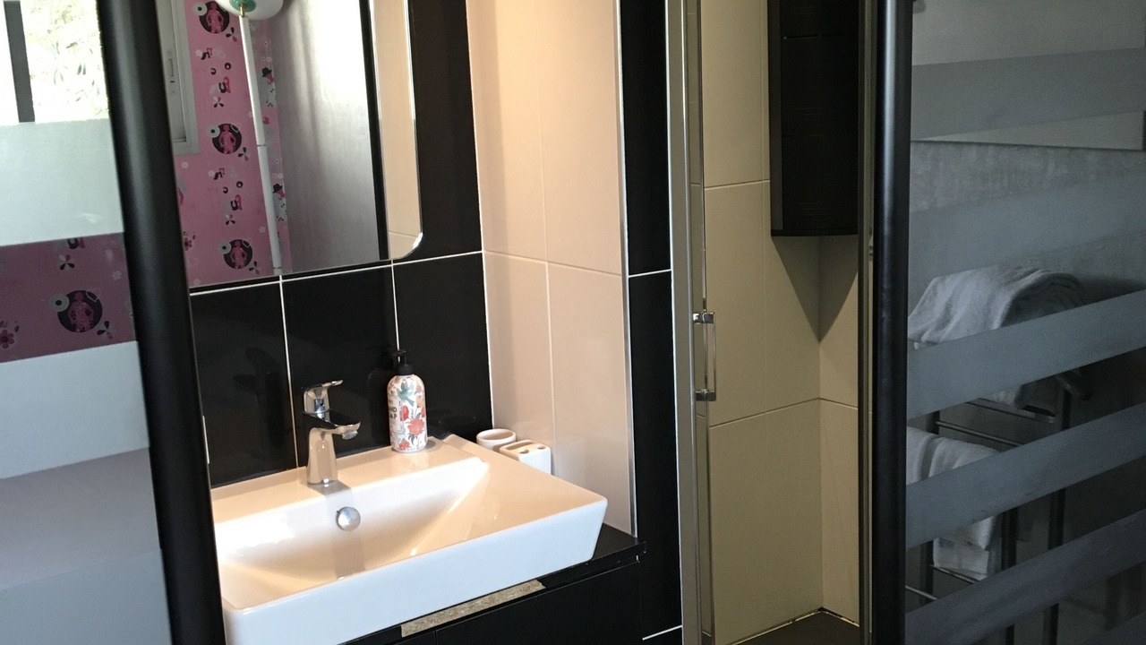 Photo of Bathroom in Nalliers