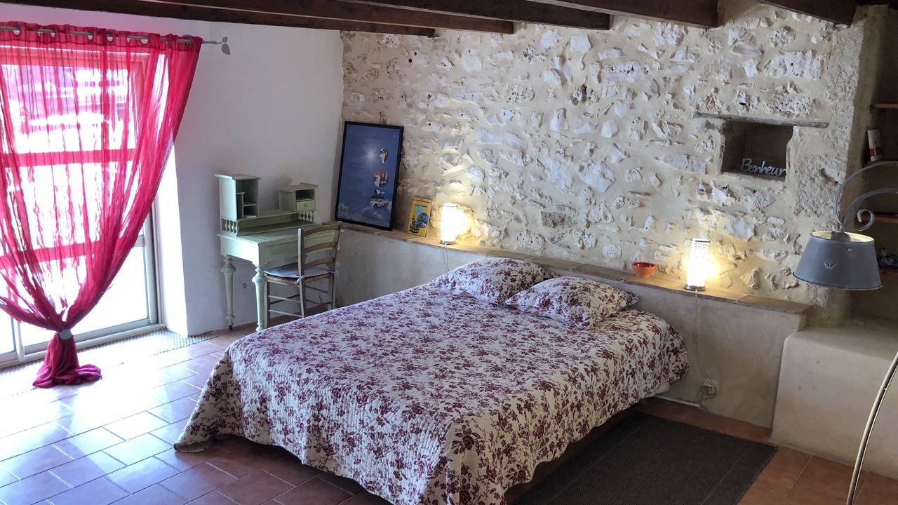 Photo of Bedroom in Saint-Hippolyte-de-Montaigu