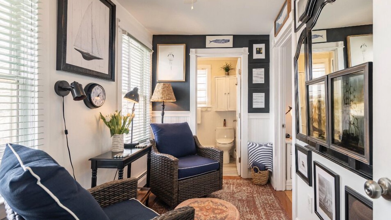 Photo of Bedroom in Off Broadway