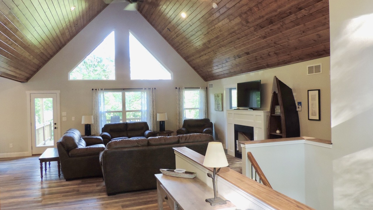 Photo of Livingroom in Lakeside Estates