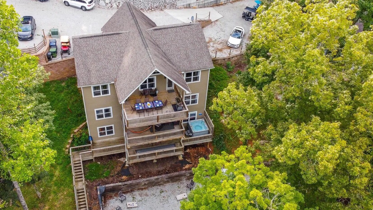 Photo of Outdoor in Lakeside Estates