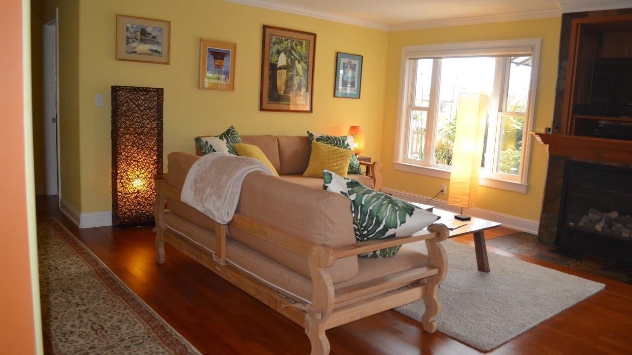 Photo of Livingroom in West Alameda