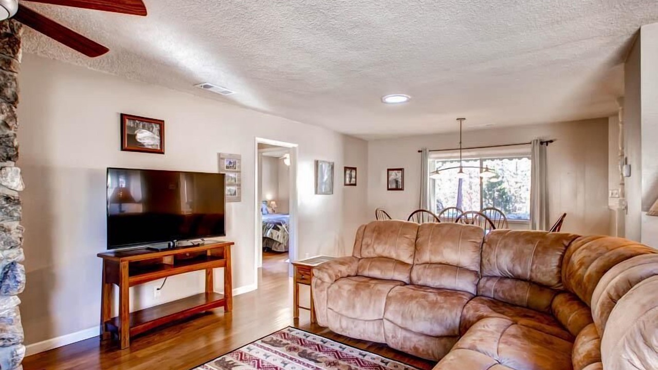 Photo of Livingroom in Oakhurst