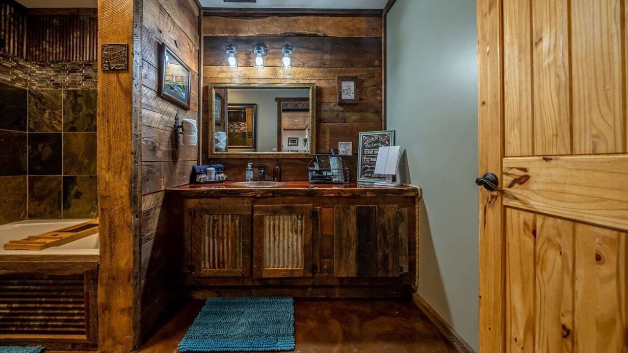 Photo of Bathroom in Ste Genevieve