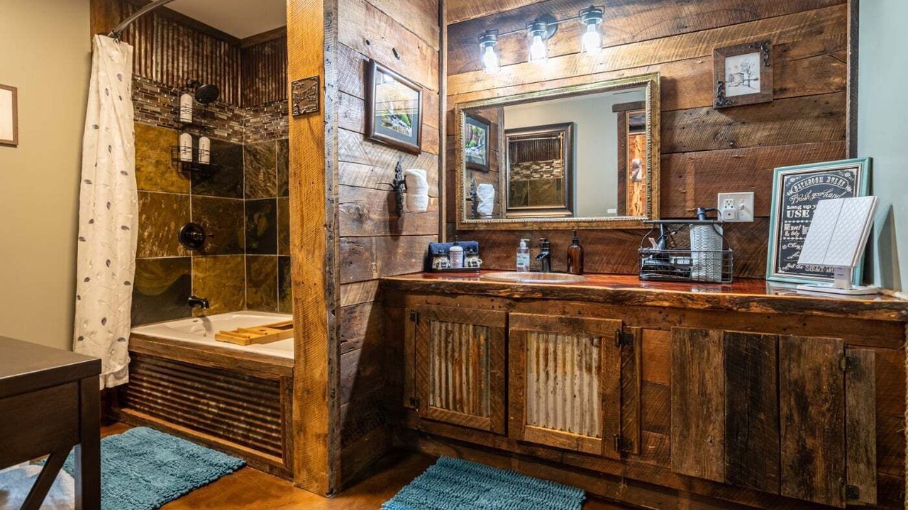 Photo of Bathroom in Ste Genevieve