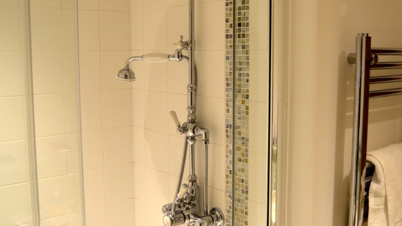 Photo of Bathroom in Helford Passage