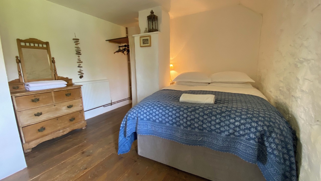 Photo of Bedroom in Helford Passage