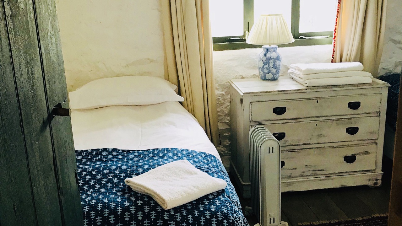 Photo of Bedroom in Helford Passage