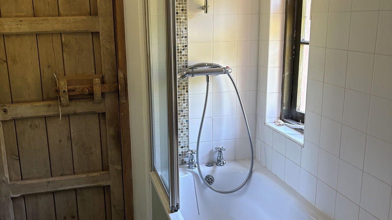 Photo of Bathroom in Helford Passage