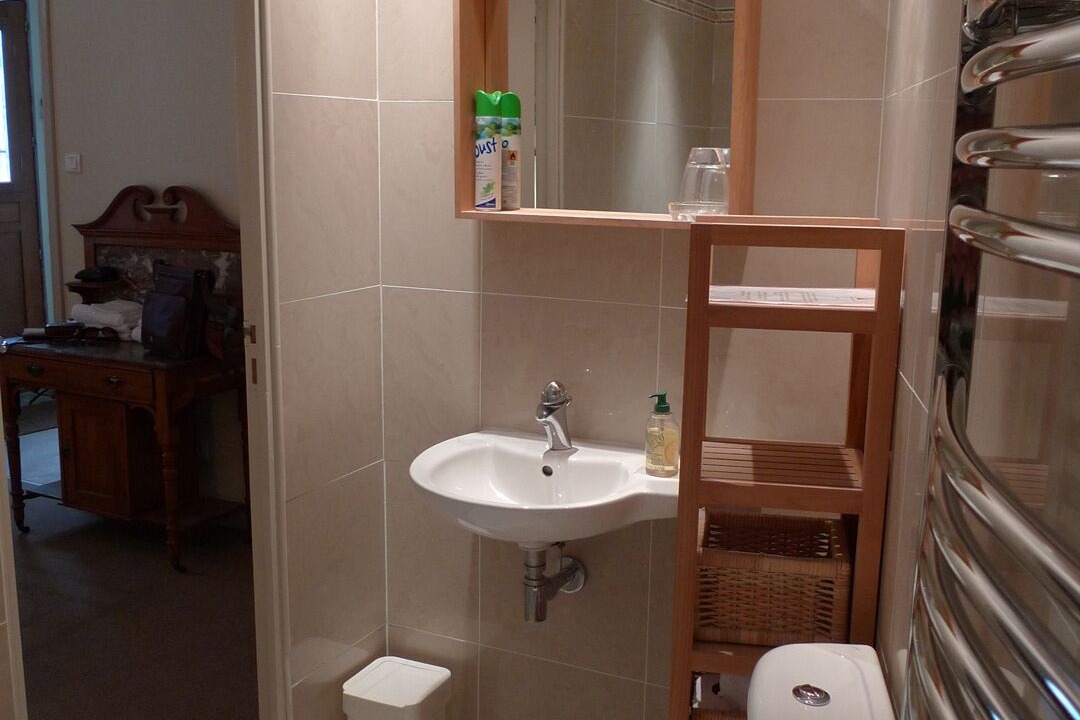 Photo of Bathroom in Dinan