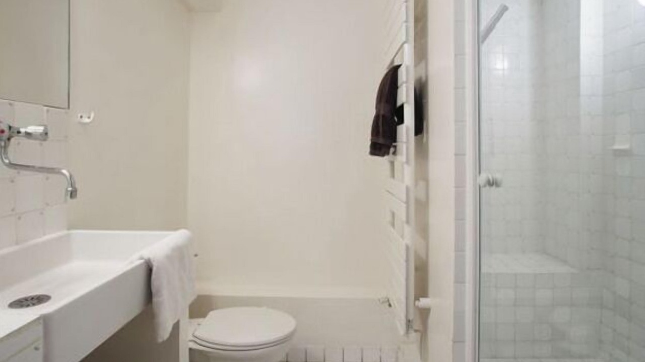 Photo of Bathroom in Quartier Saint-Ambroise