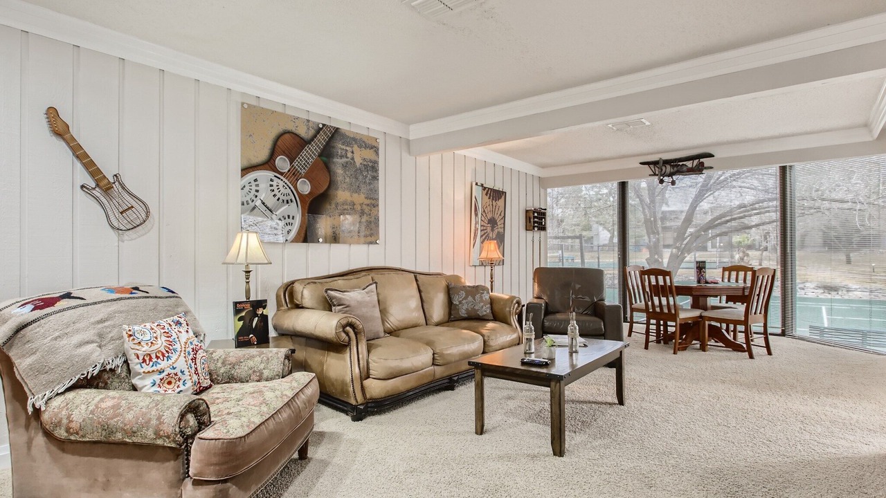 Photo of Livingroom in Lakeway