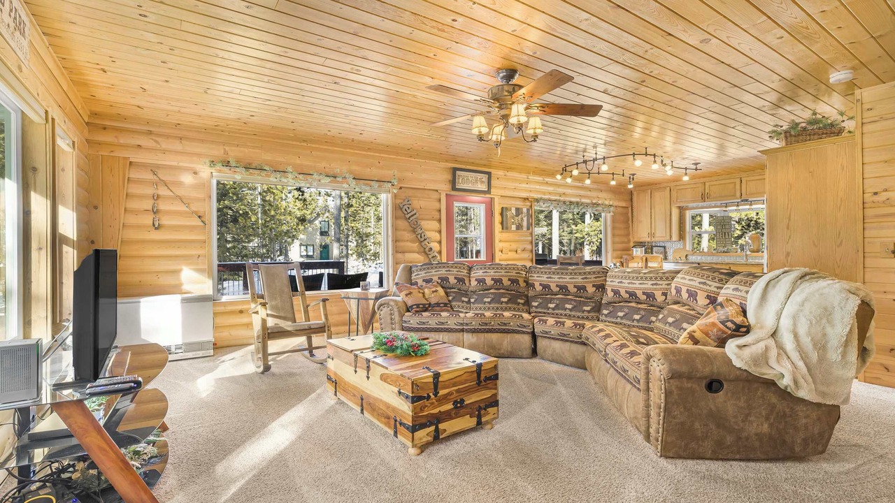 Photo of Livingroom in Island Park