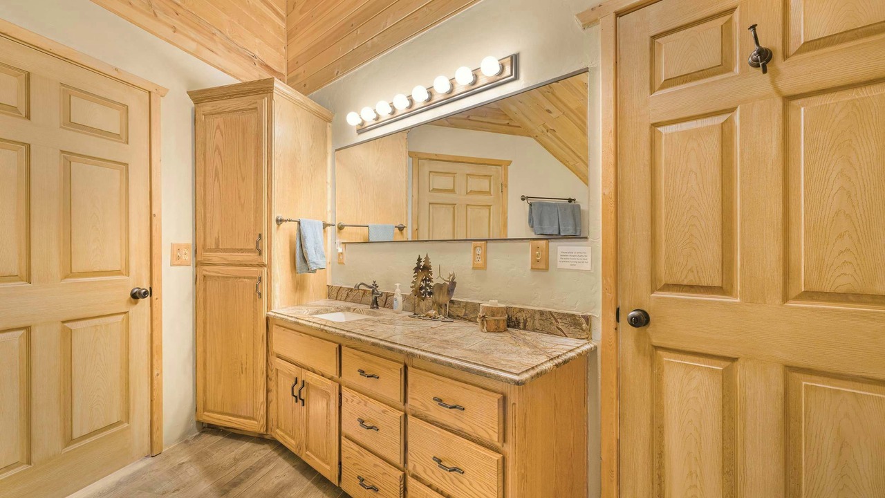 Photo of Bathroom in Island Park