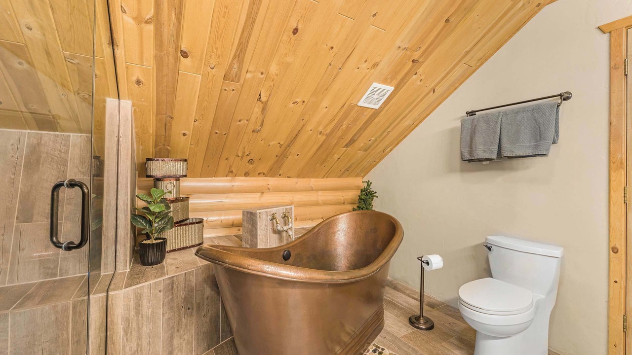 Photo of Bathroom in Island Park