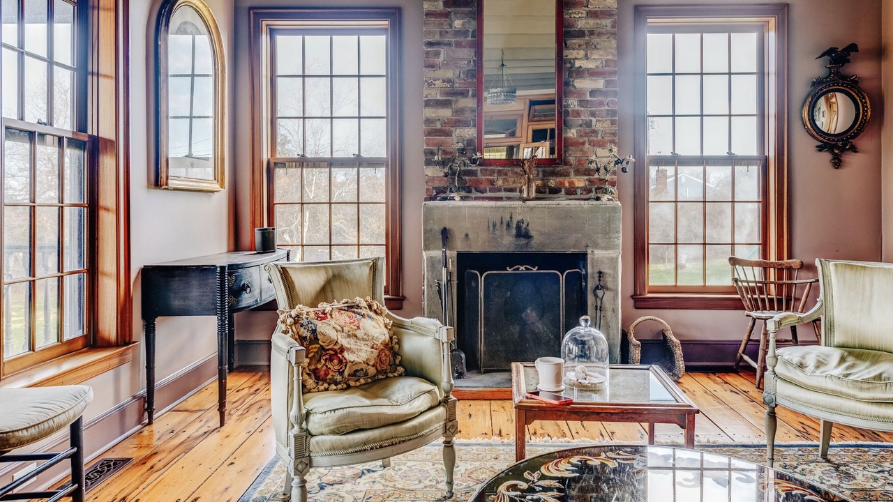 Photo of Livingroom in Town of Southold Town