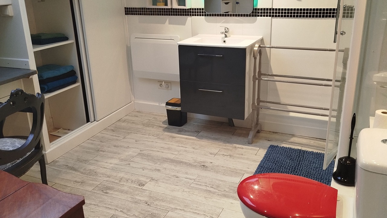 Photo of Bathroom in Montivilliers