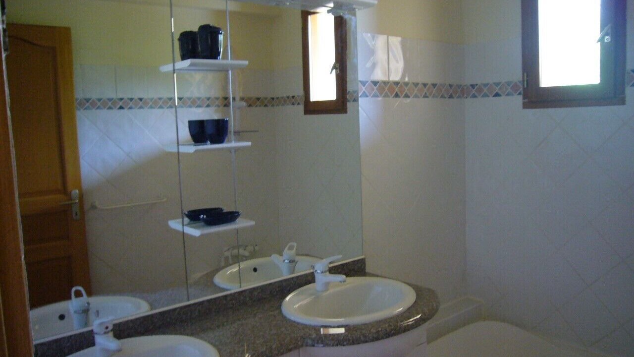 Photo of Bathroom in Saint-Martin-de-Castillon