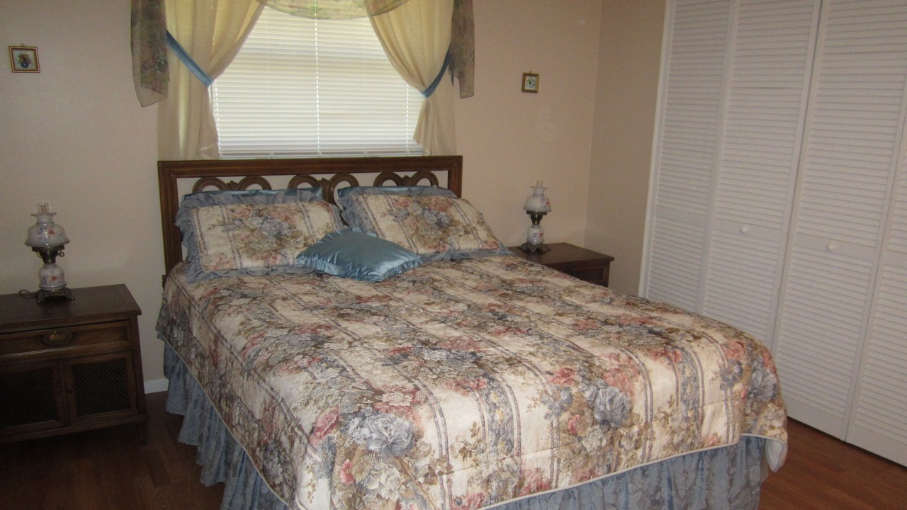 Photo of Bedroom in Gulf Gate Estates