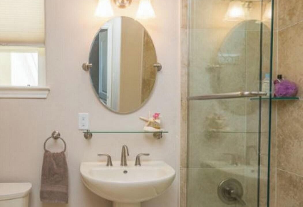 Photo of Bathroom in Pirates Beach