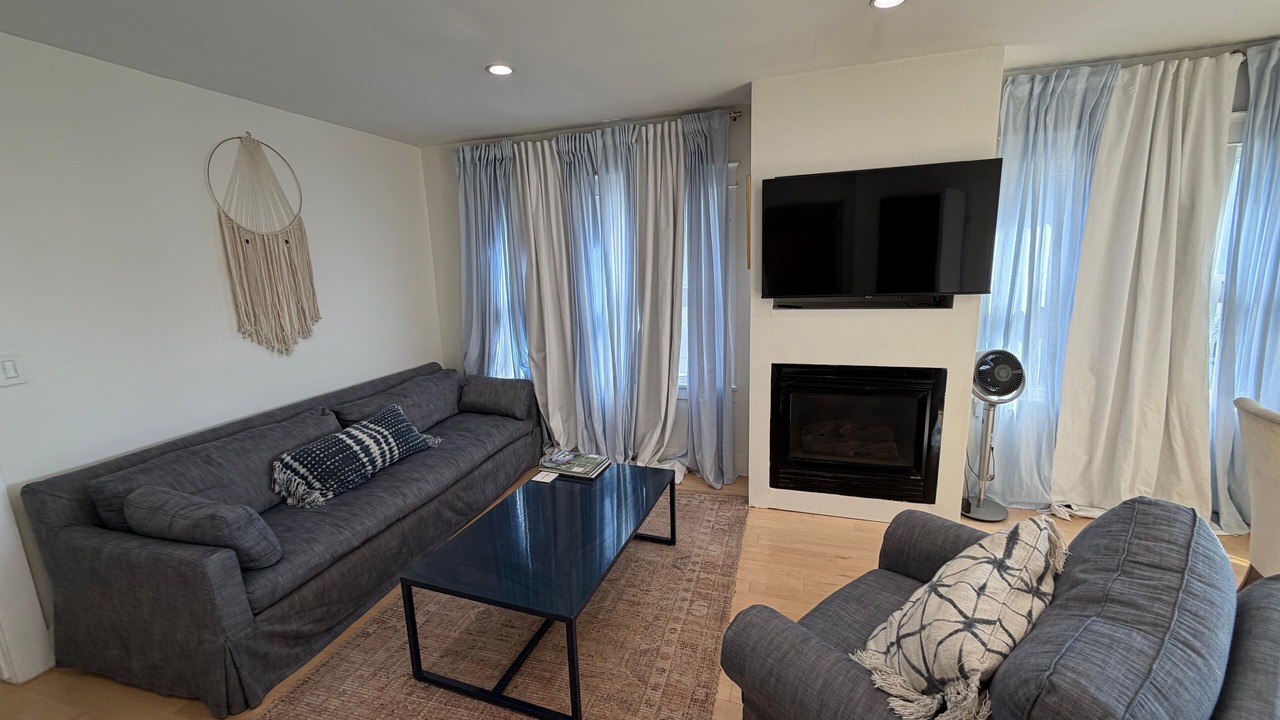 Photo of Livingroom in Downtown