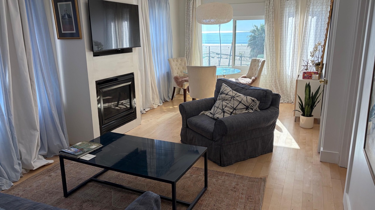 Photo of Livingroom in Downtown