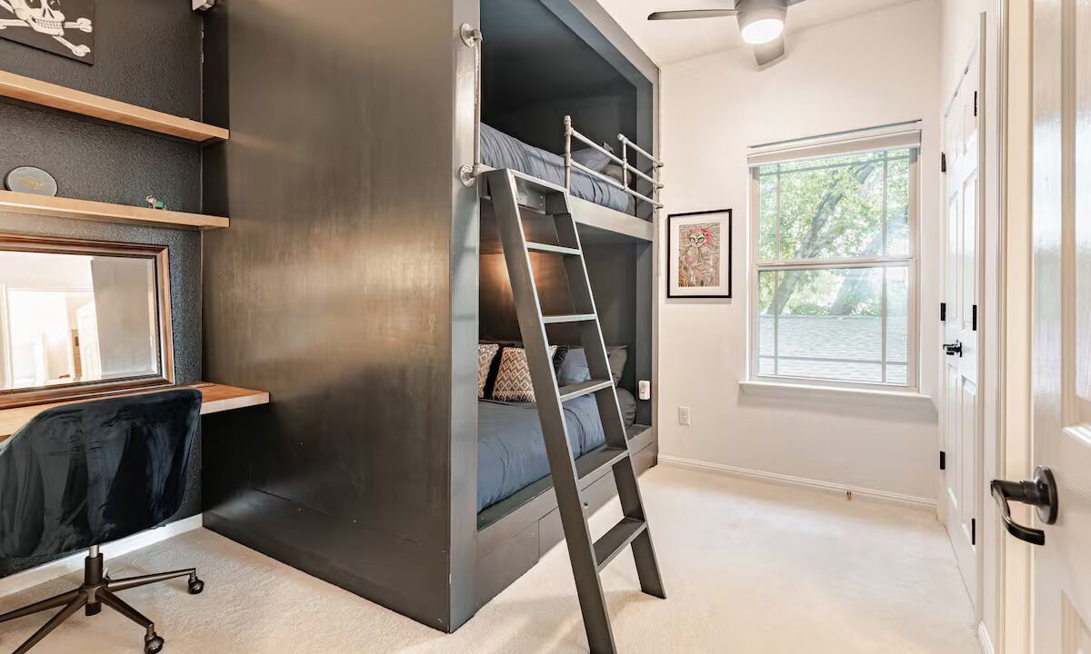 Photo of Bedroom in Holly