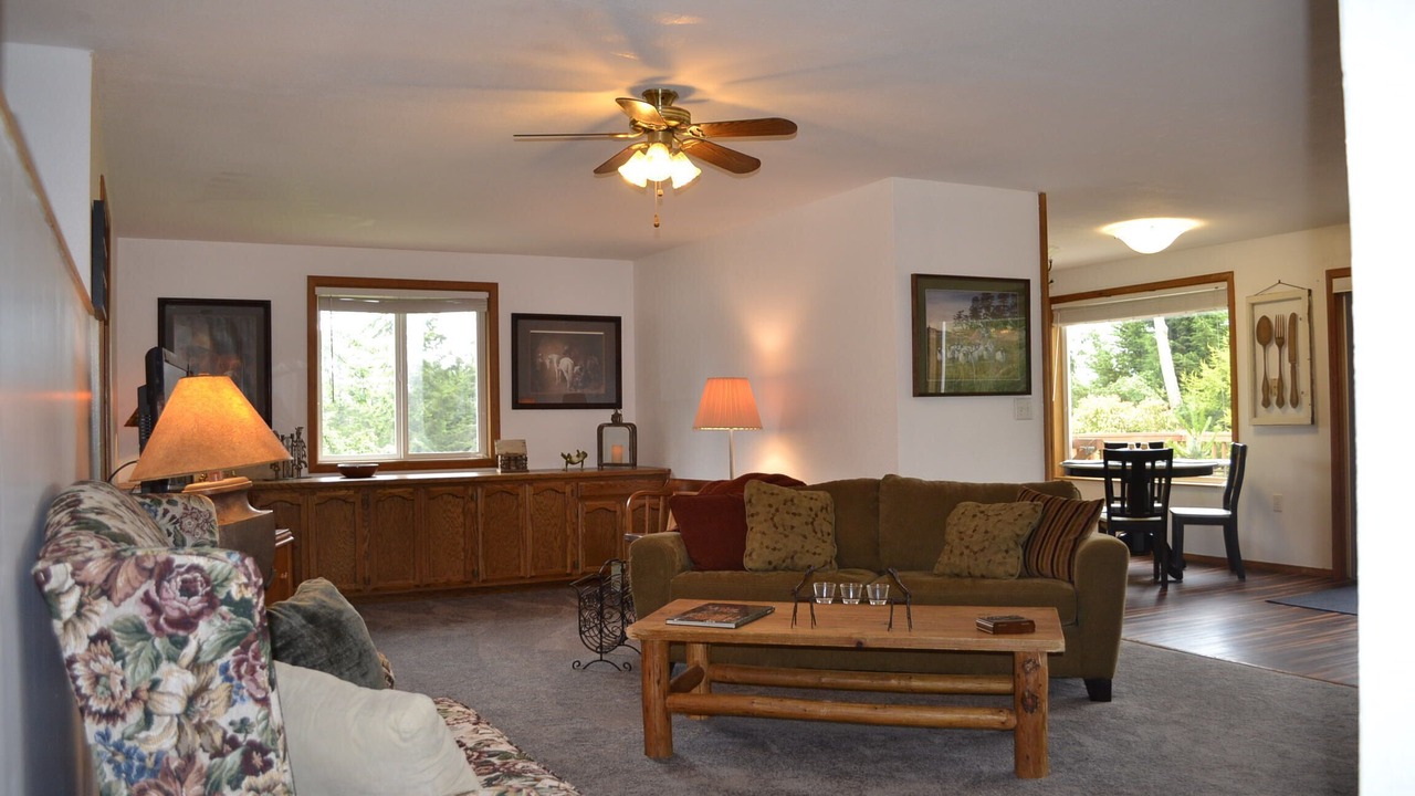 Photo of Livingroom in Oak Harbor