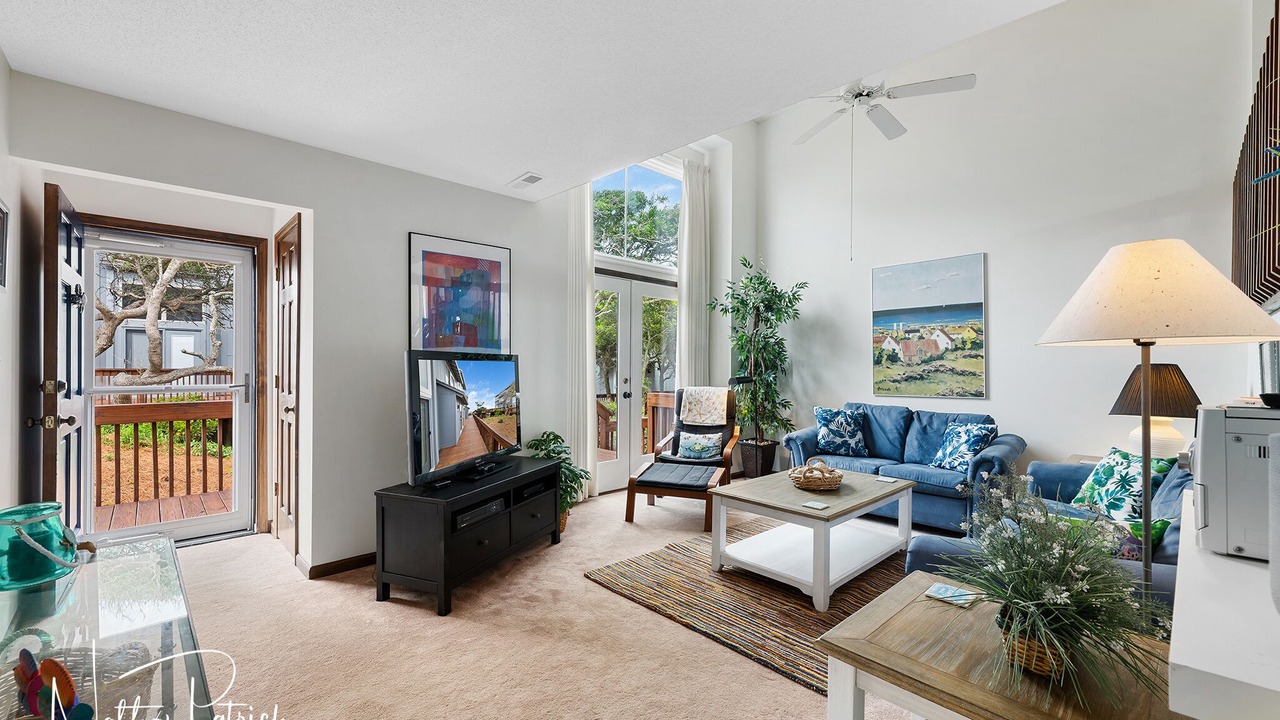 Photo of Livingroom in Pine Knoll Shores