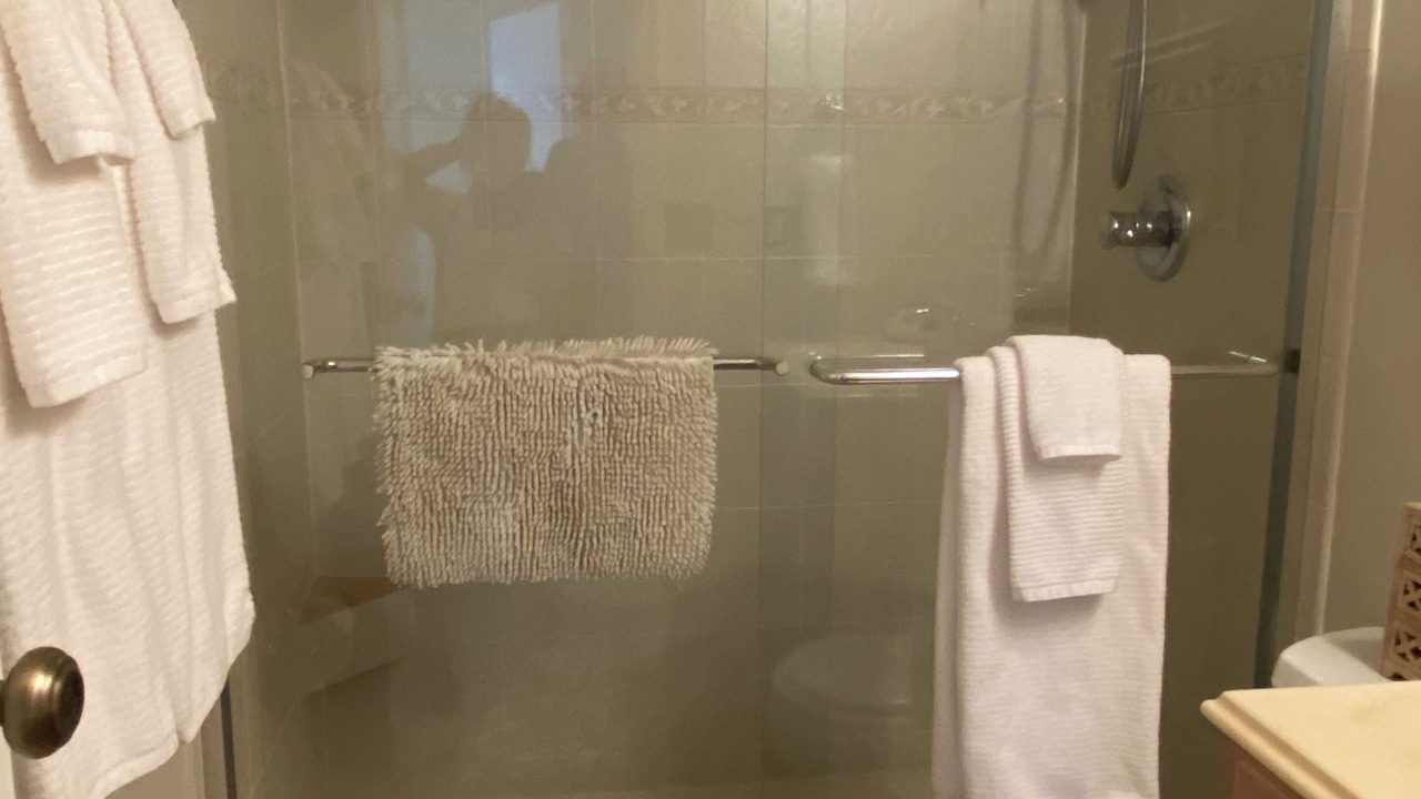 Photo of Bathroom in Surfcrest Village