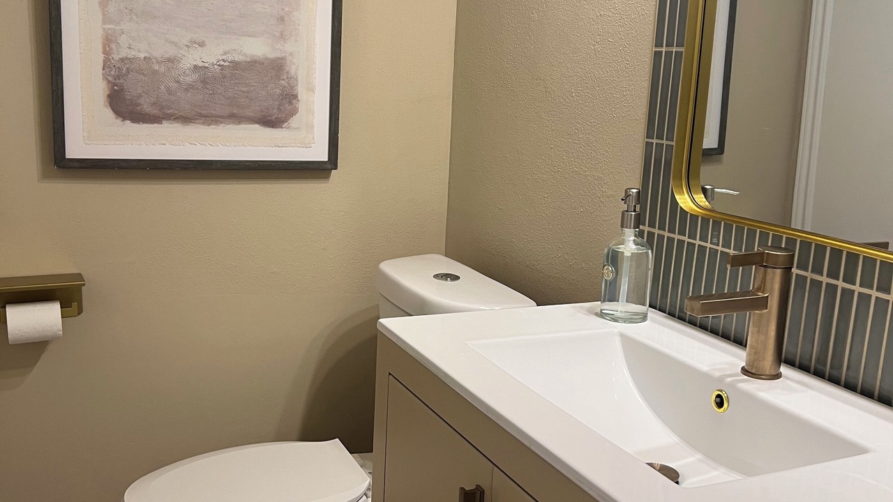 Photo of Bathroom in Greater South River City