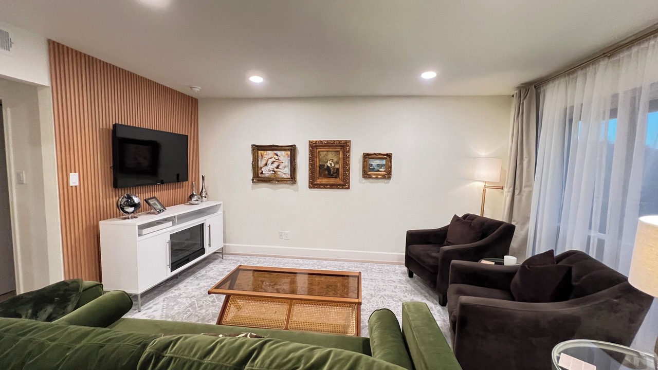 Photo of Livingroom in Greater South River City
