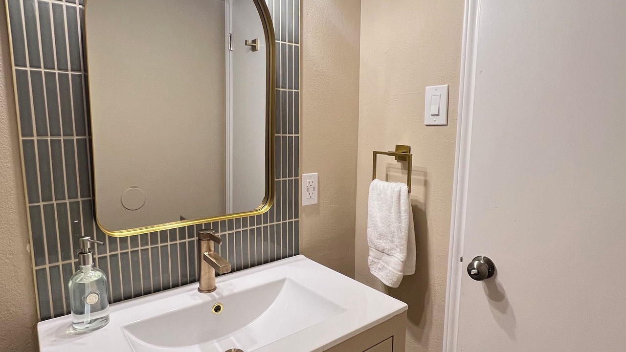 Photo of Bathroom in Greater South River City