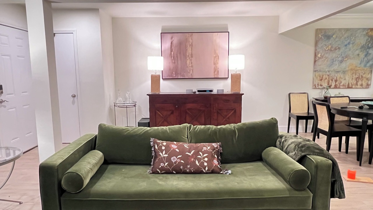 Photo of Livingroom in Greater South River City