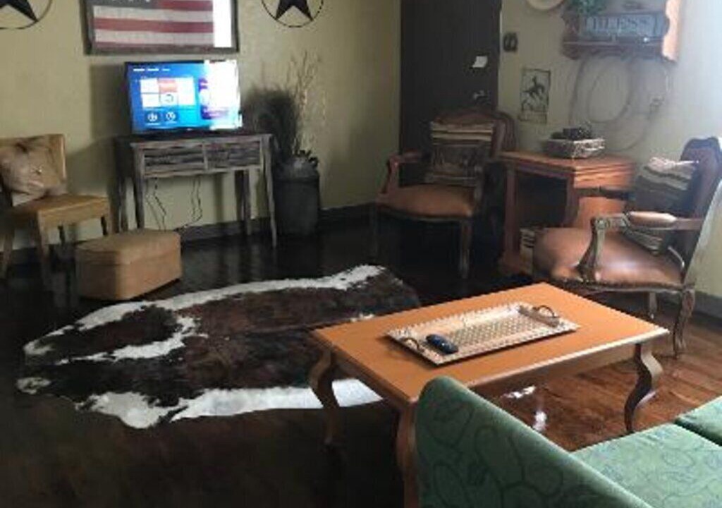 Photo of Livingroom in Lawton