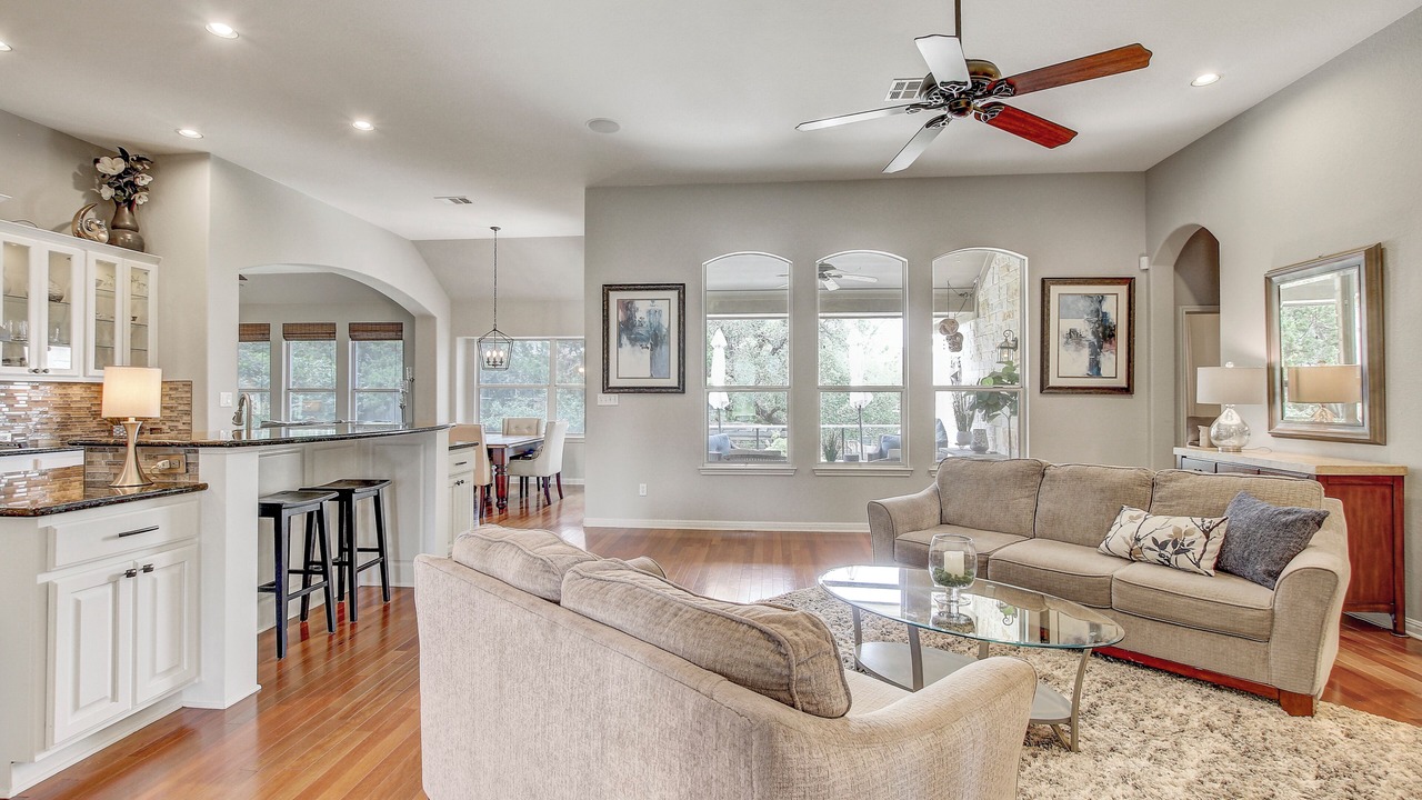 Photo of Livingroom in West Oak Hill