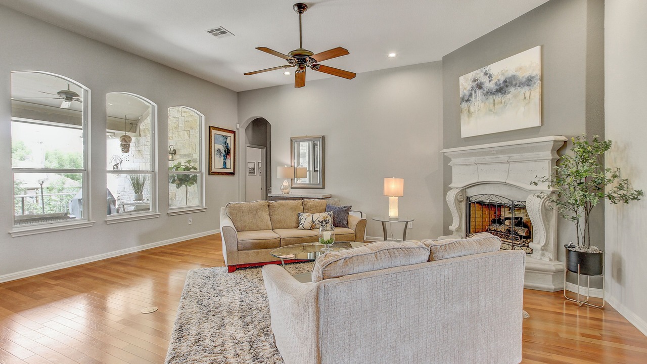 Photo of Livingroom in West Oak Hill