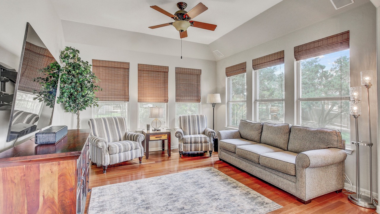 Photo of Livingroom in West Oak Hill