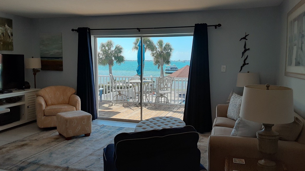 Photo of Livingroom in Bayview