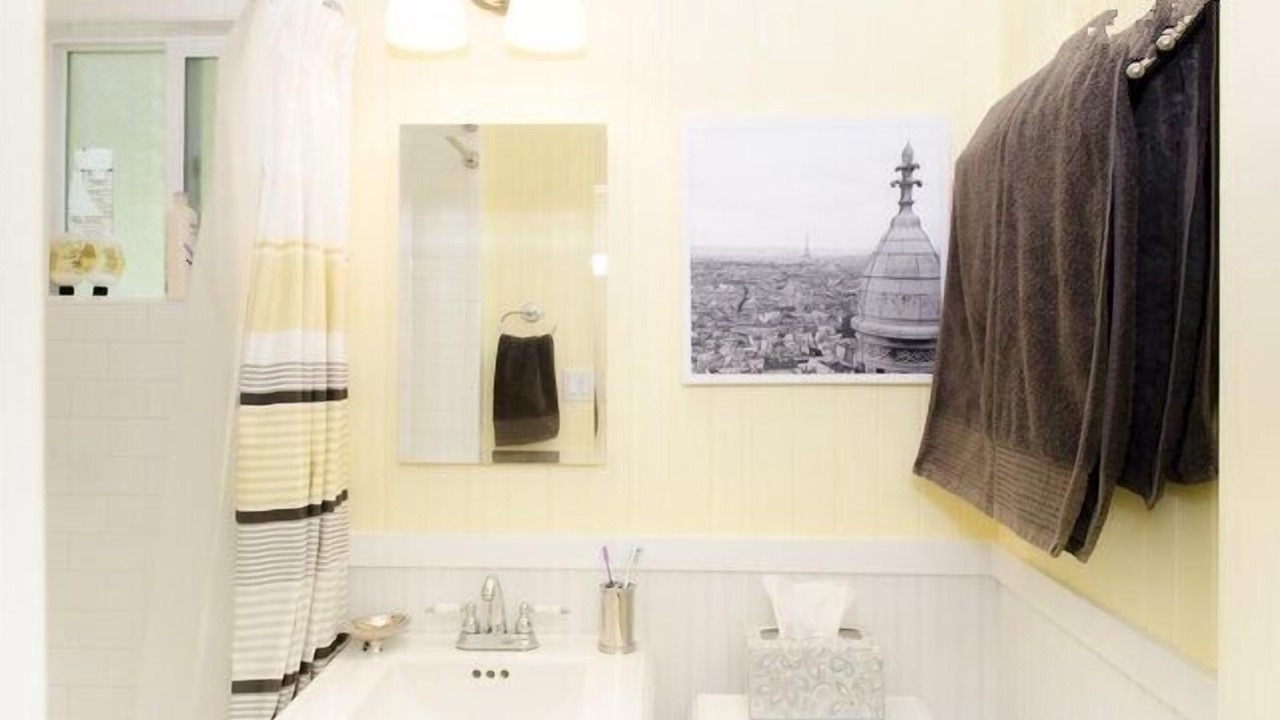 Photo of Bathroom in Old Mountain View