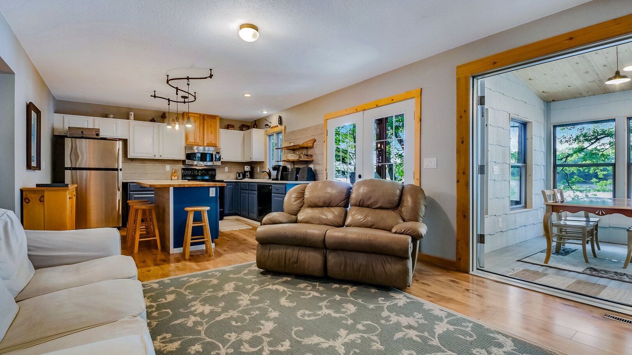 Photo of Livingroom in New Auburn