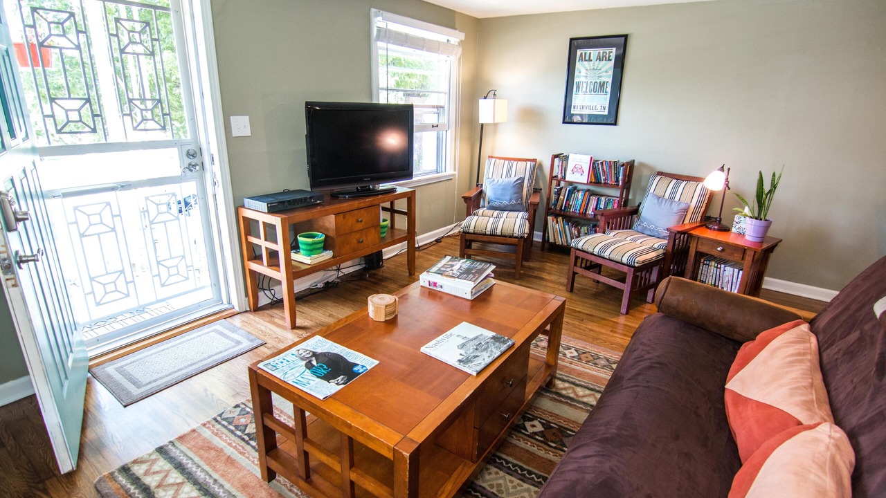 Photo of Livingroom in Lockeland Springs