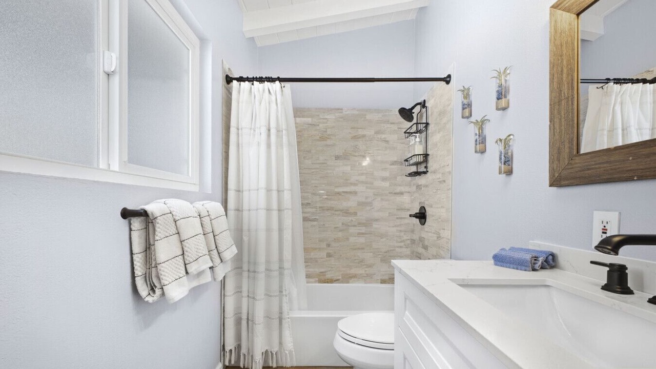 Photo of Bathroom in Cardiff-by-the-Sea