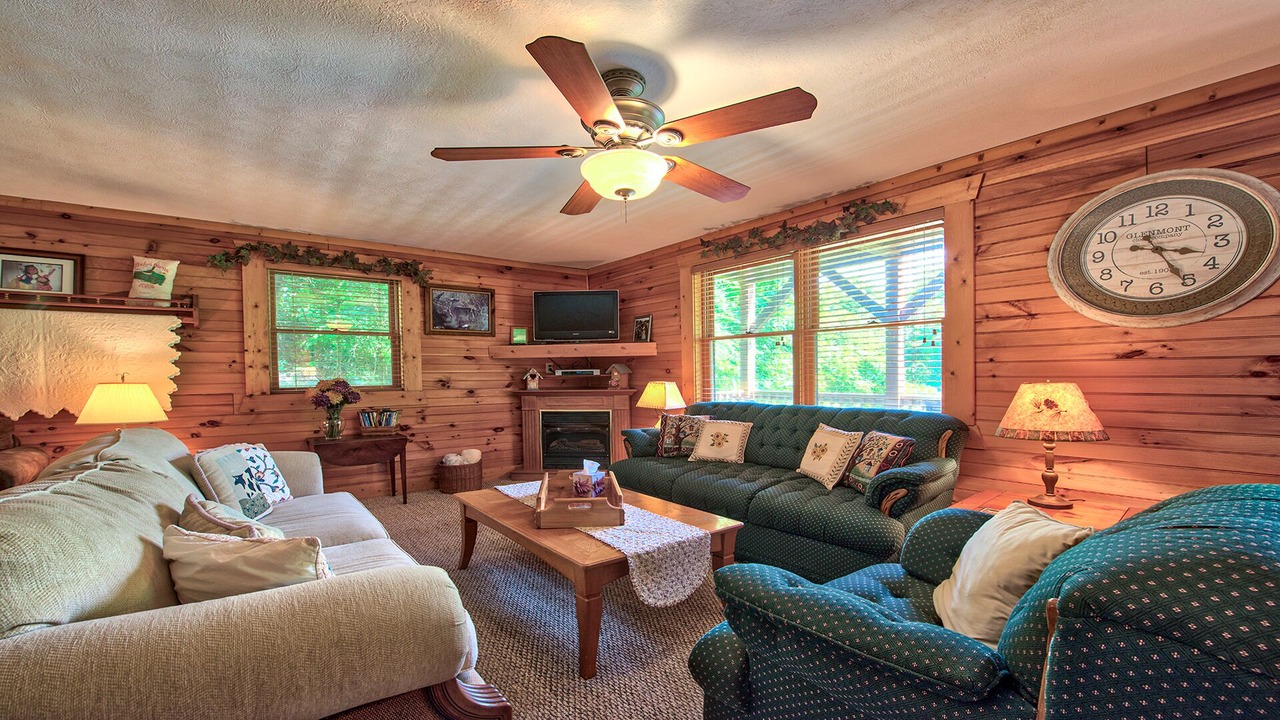 Photo of Livingroom in Maggie Valley
