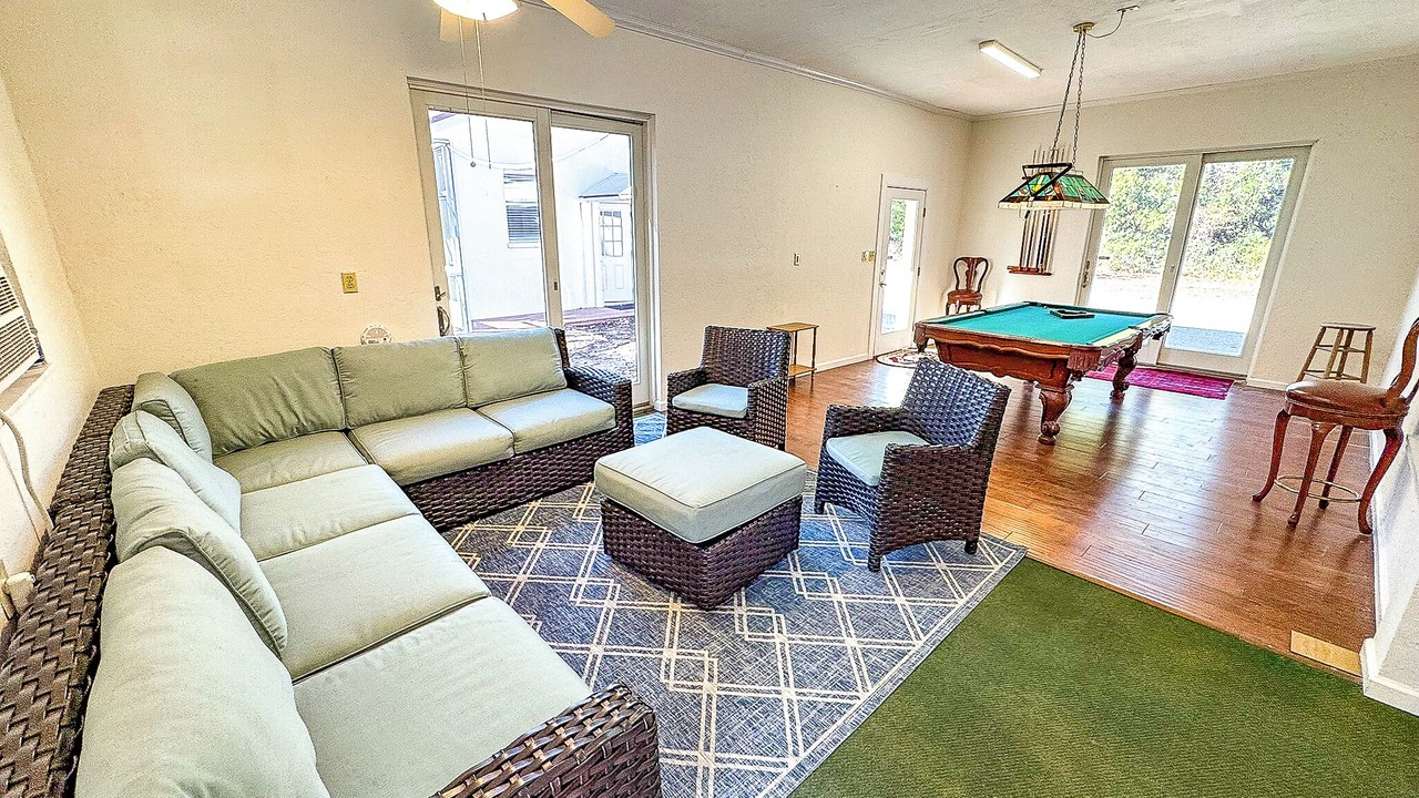 Photo of Livingroom in Carrabelle