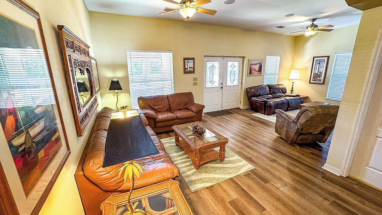 Photo of Livingroom in Carrabelle